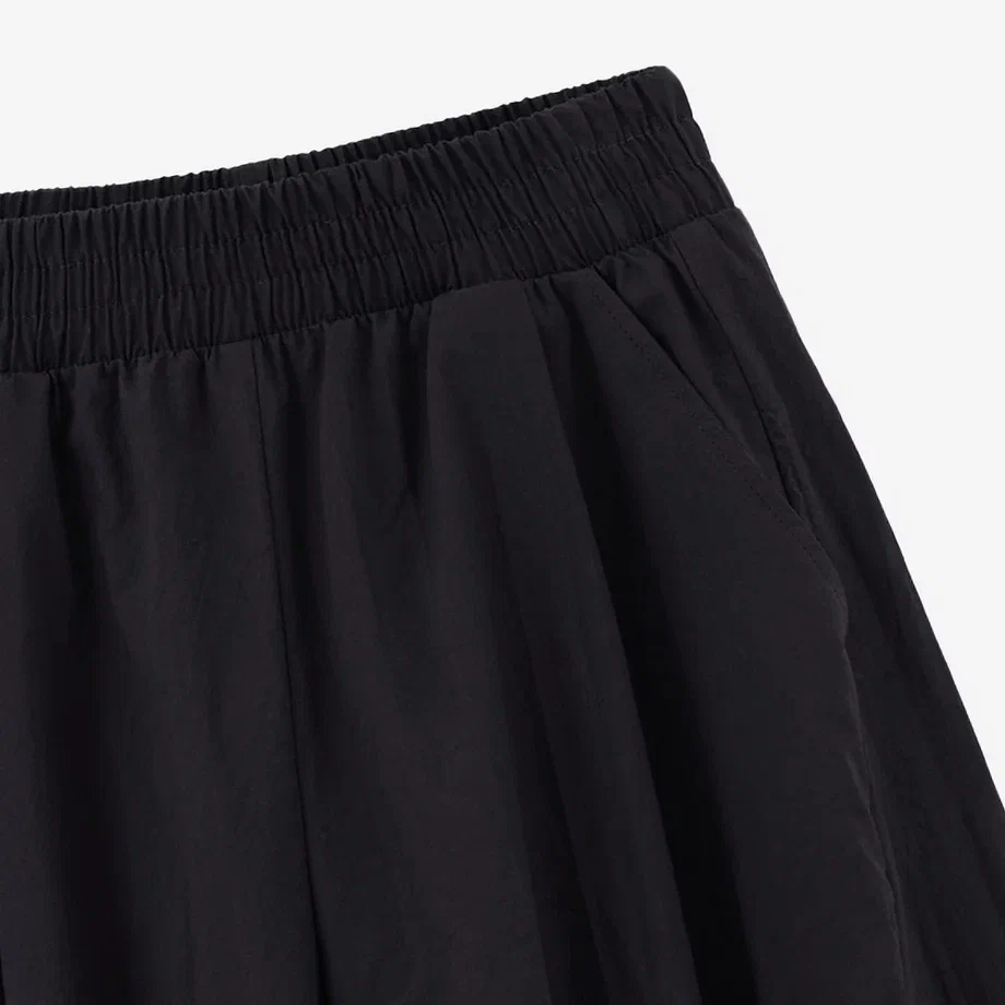 Чёрные объемные брюки для девочки фото