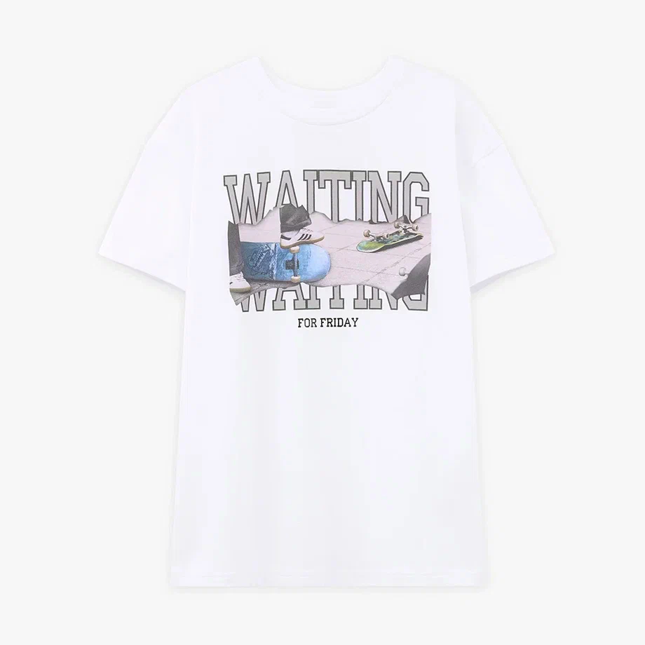 Белая дизайнерская футболка для мальчика