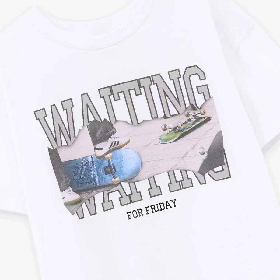 Белая дизайнерская футболка для мальчика фото