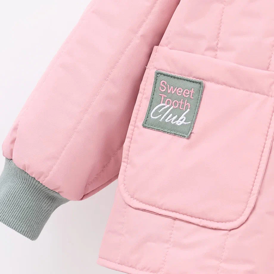 Весенняя розовая стёганая куртка для девочки фото