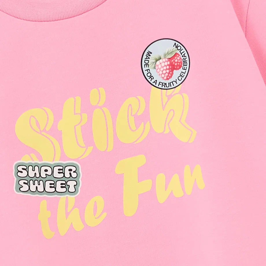 Розовая дизайнерская футболка для девочки фото