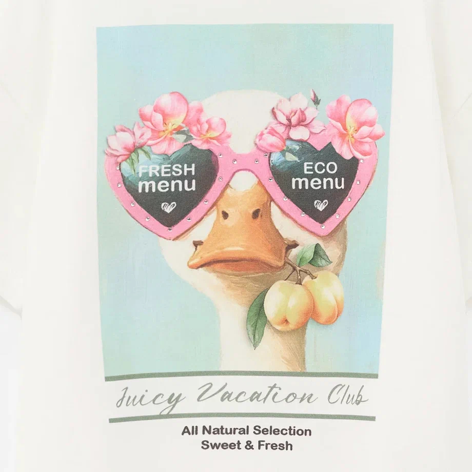 Стильная молочная футболка для девочки фото