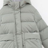 Светло-оливковая зимняя куртка для девочки